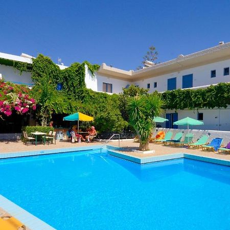 Costas & Chrysoula Aparthotel Плакиас Стая снимка