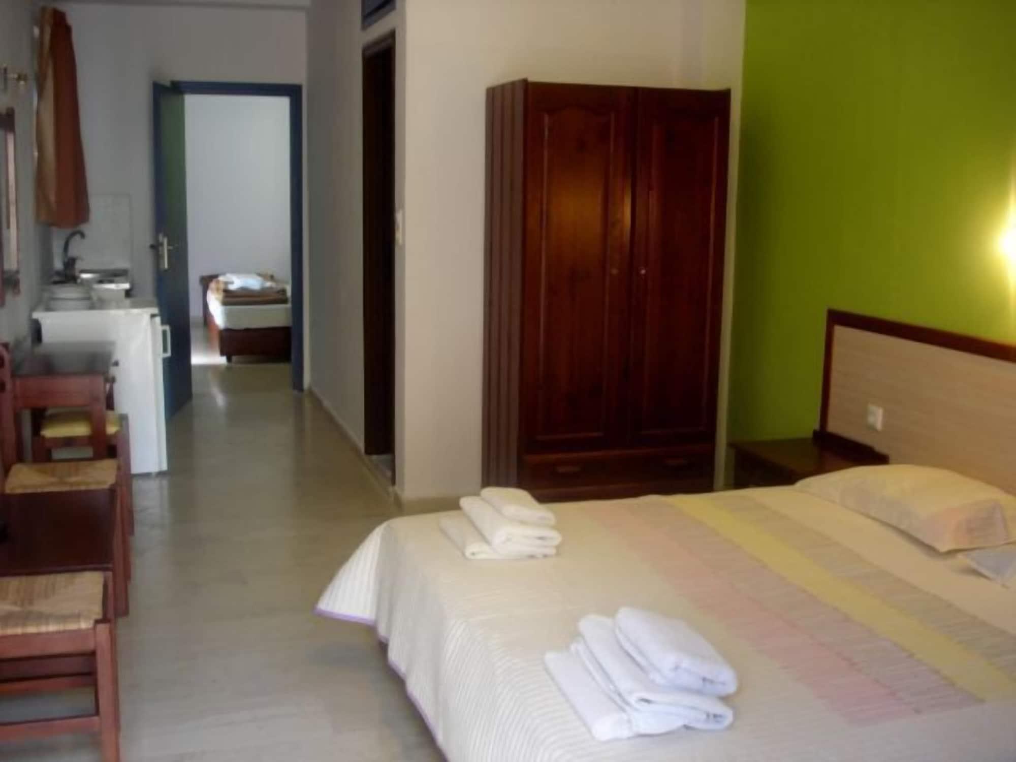 Costas & Chrysoula Aparthotel Плакиас Екстериор снимка