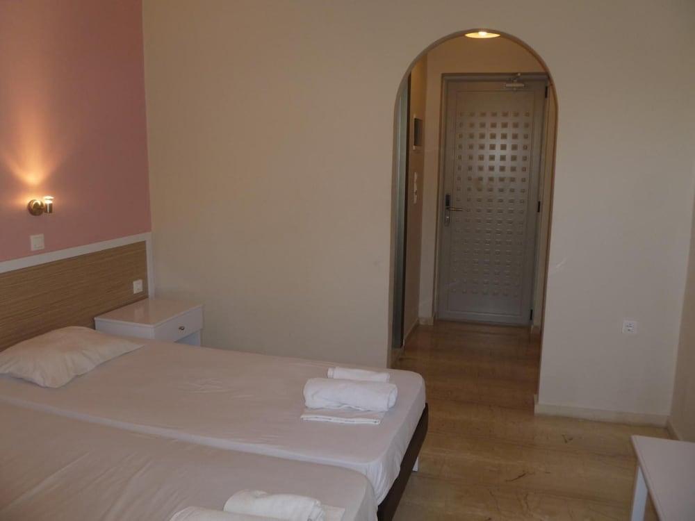 Costas & Chrysoula Aparthotel Плакиас Екстериор снимка