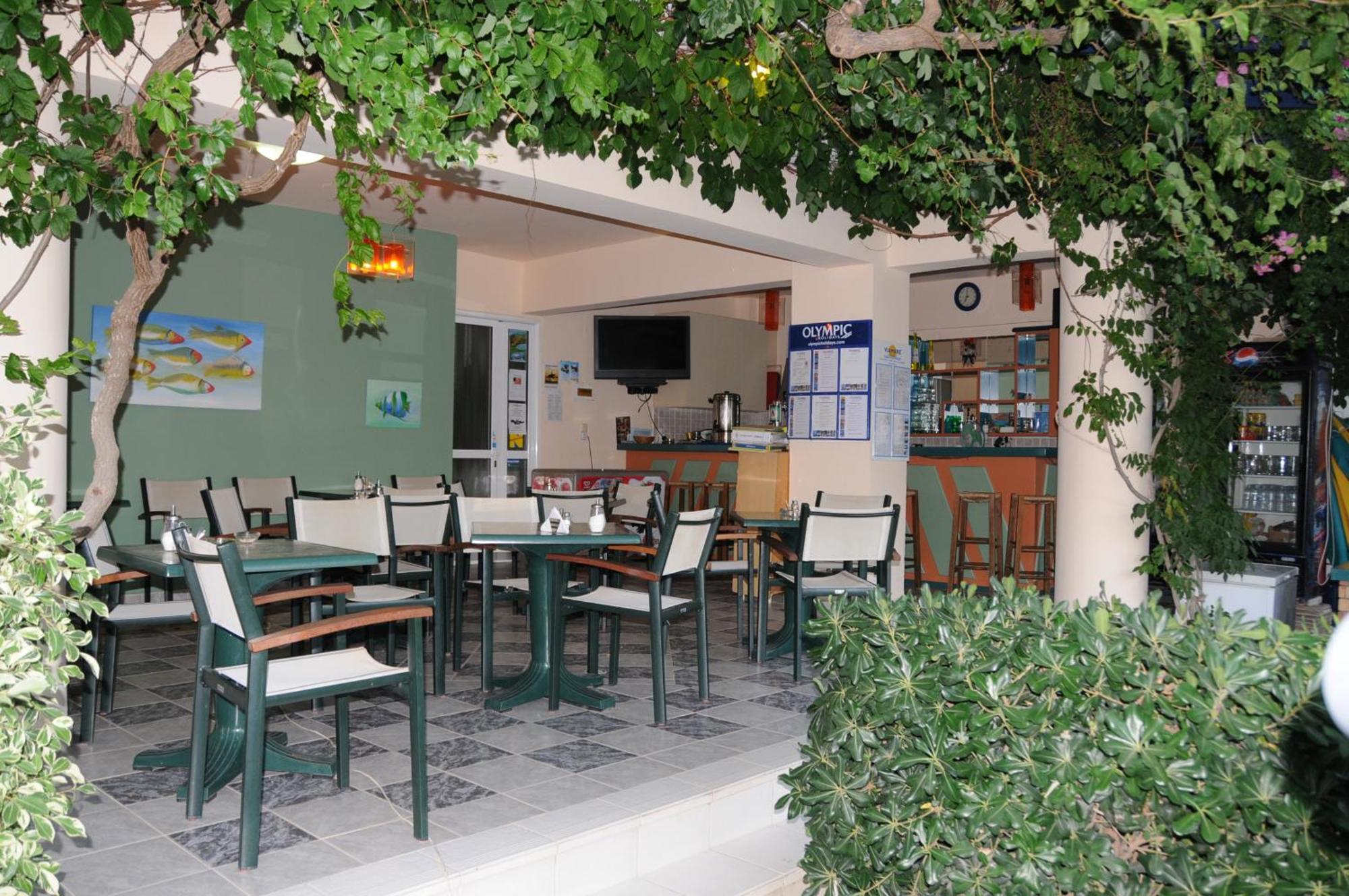 Costas & Chrysoula Aparthotel Плакиас Екстериор снимка