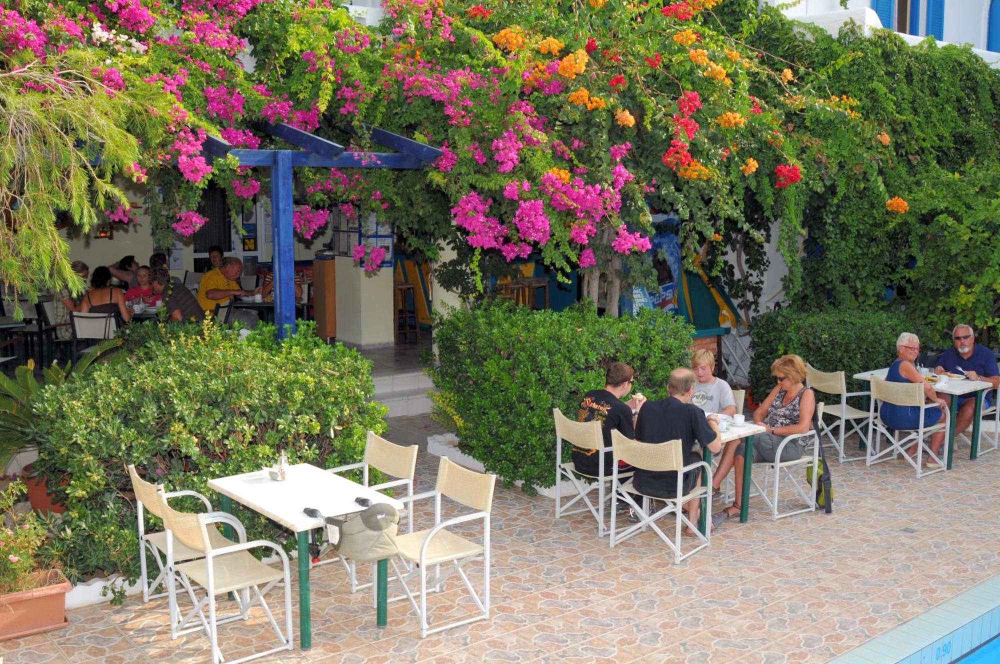 Costas & Chrysoula Aparthotel Плакиас Екстериор снимка
