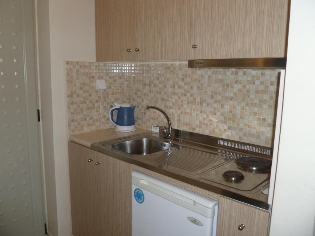 Costas & Chrysoula Aparthotel Плакиас Стая снимка