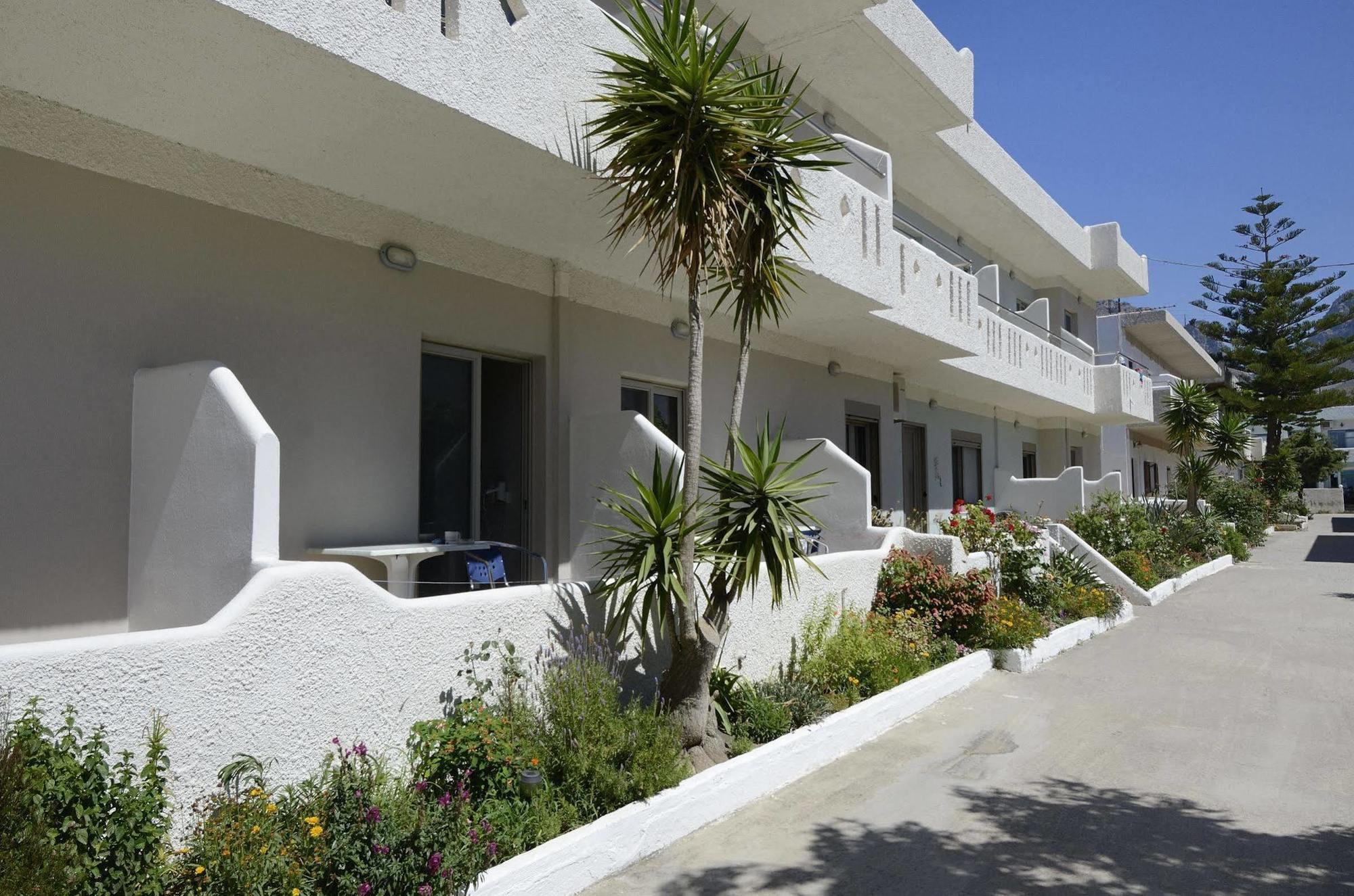 Costas & Chrysoula Aparthotel Плакиас Екстериор снимка