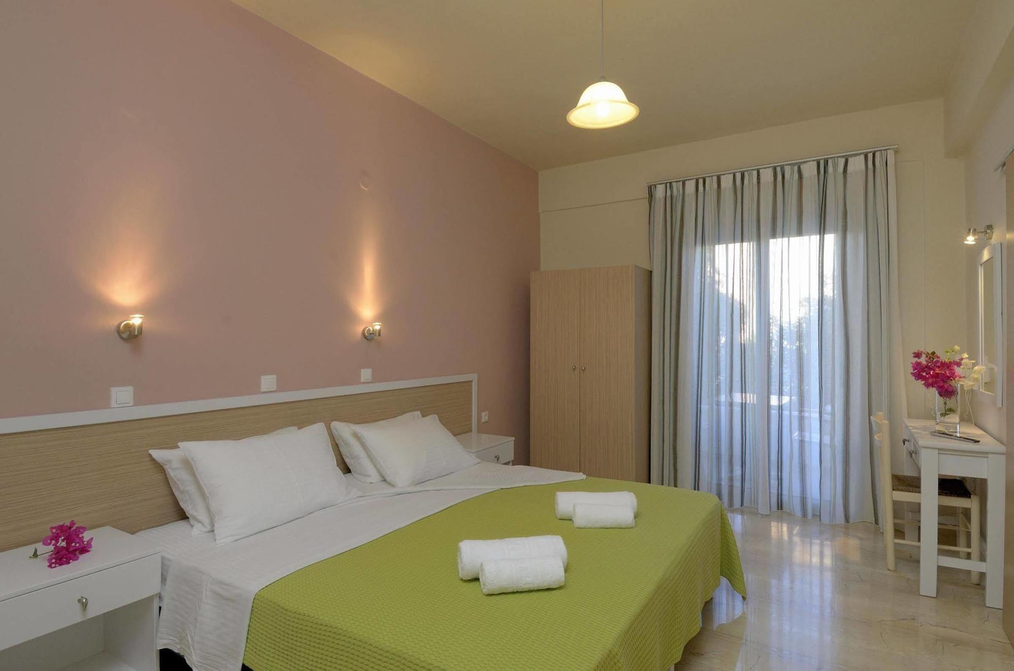 Costas & Chrysoula Aparthotel Плакиас Екстериор снимка