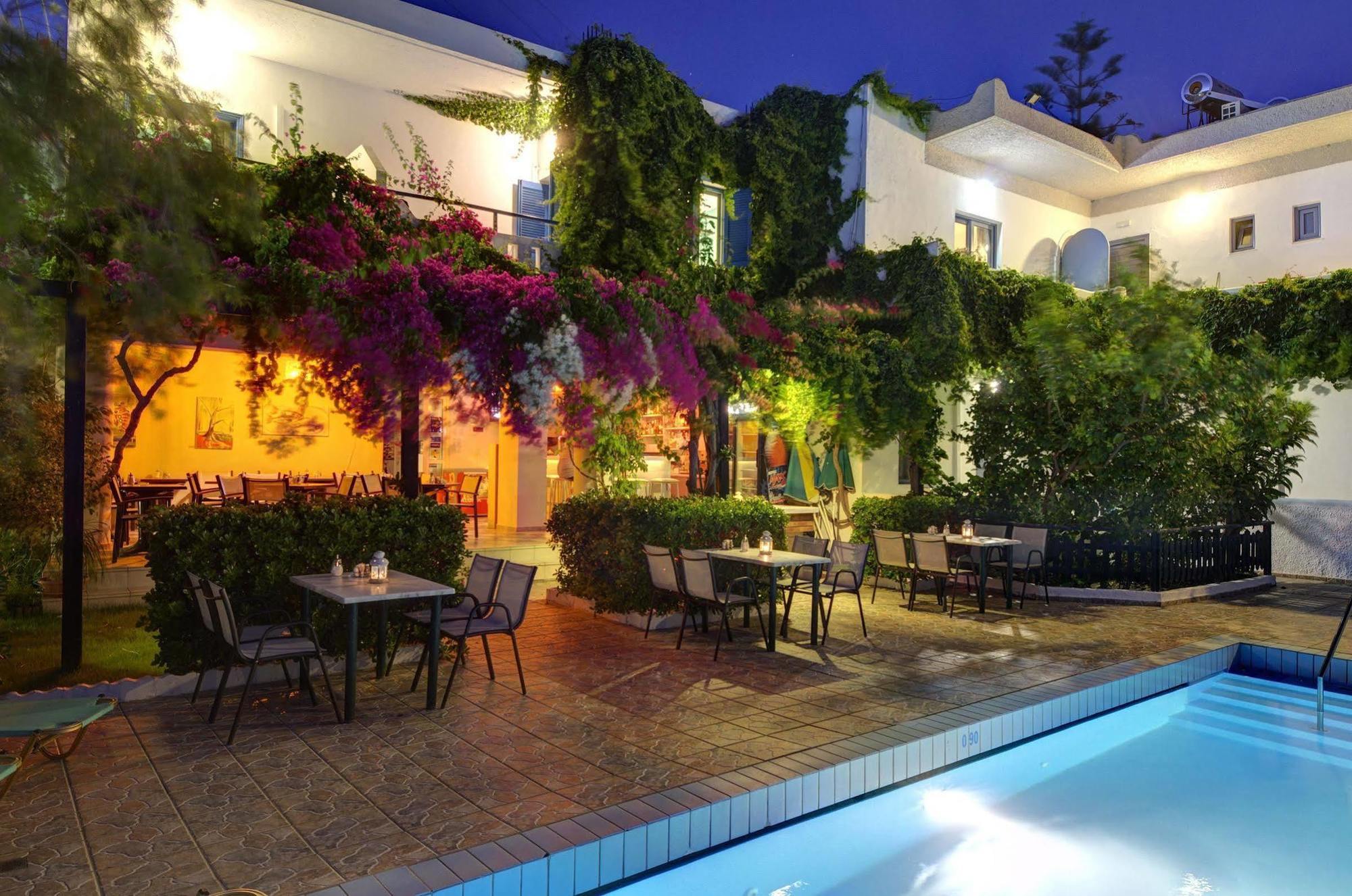 Costas & Chrysoula Aparthotel Плакиас Екстериор снимка
