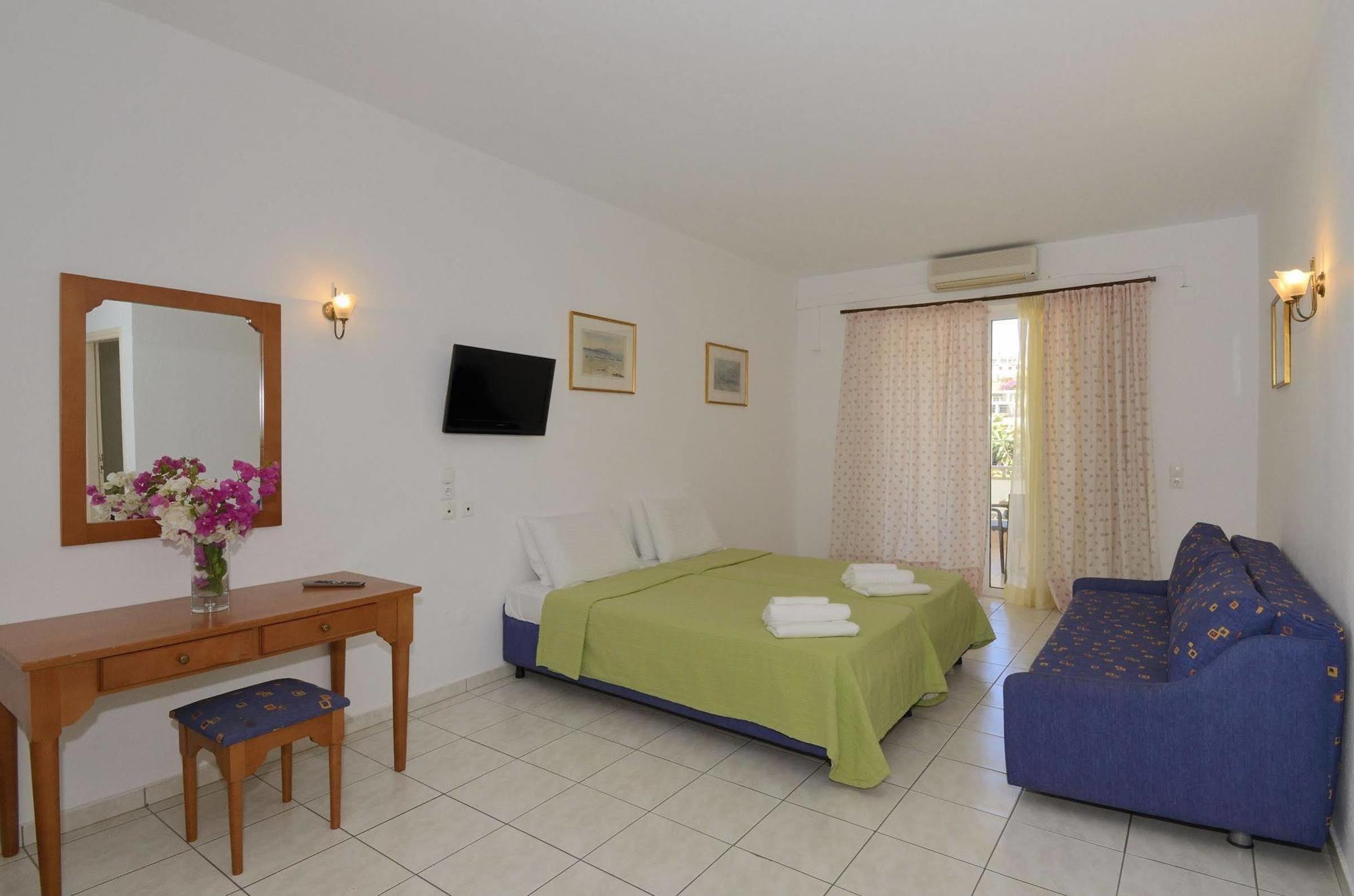 Costas & Chrysoula Aparthotel Плакиас Екстериор снимка
