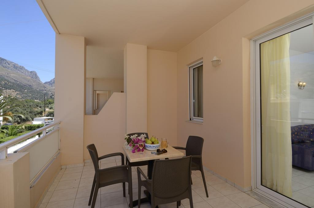 Costas & Chrysoula Aparthotel Плакиас Екстериор снимка